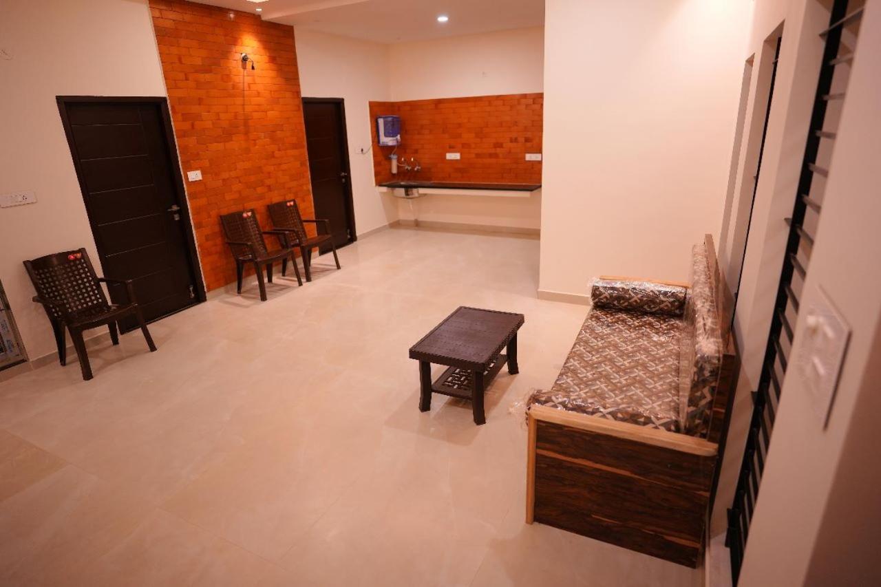 Melody Inn Luxury Home Stay イェールカードゥ エクステリア 写真